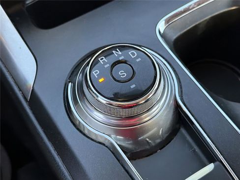 Used 2017 Ford Fusion SE w/ Fusion SE Technology Package image 29