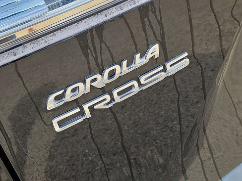 Used 2023 Toyota Corolla Cross LE image 12