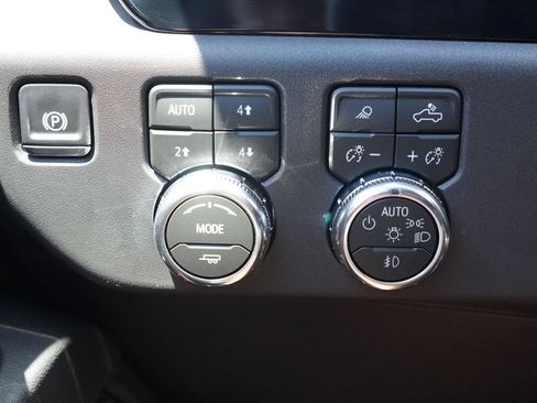 New 2026 GMC Sierra 1500 SLT AWD/4WD image 22