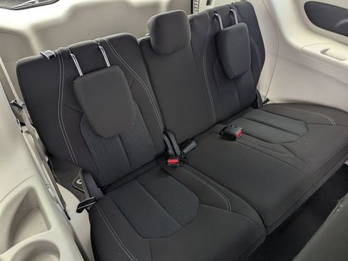 Used 2022 Chrysler Voyager LX FWD image 34