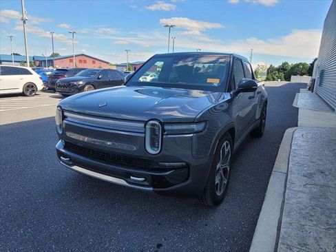 Used 2025 Rivian R1T Adventure Dual AWD/4WD image 12