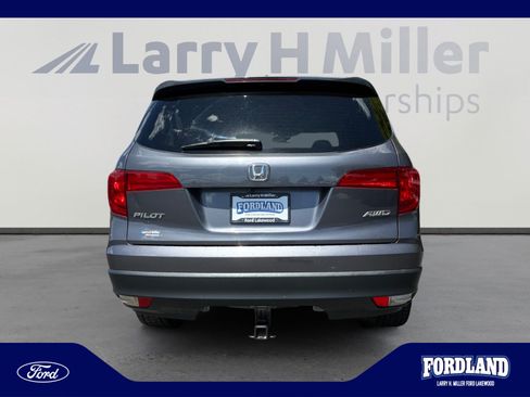 Used 2017 Honda Pilot EX image 4