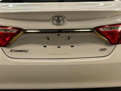 Used 2017 Toyota Camry SE FWD image 11