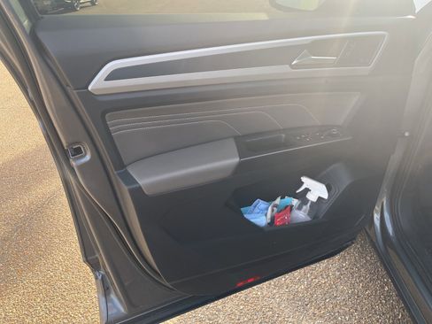 Used 2022 Volkswagen Atlas SEL Premium image 11