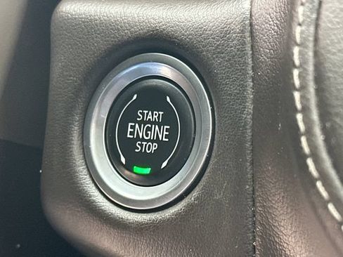 Used 2021 Chevrolet Suburban Z71 AWD/4WD image 38