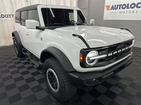 Used 2024 Ford Bronco Outer Banks w/ Sasquatch Package AWD/4WD image 2