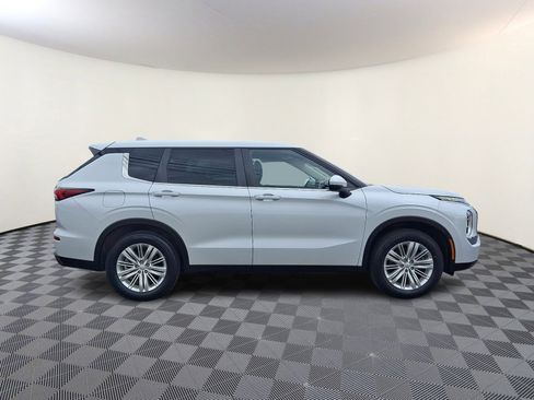 Used 2022 Mitsubishi Outlander ES FWD image 7