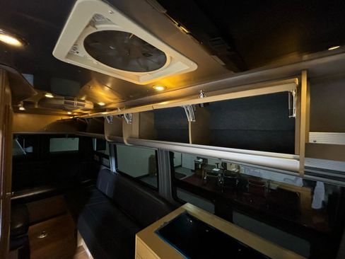 Used 2008 Freightliner Sprinter 3500 image 19