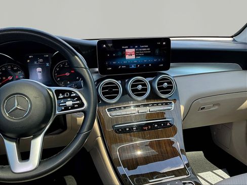Used 2021 Mercedes-Benz GLC 300 4MATIC w/ Premium Package image 9