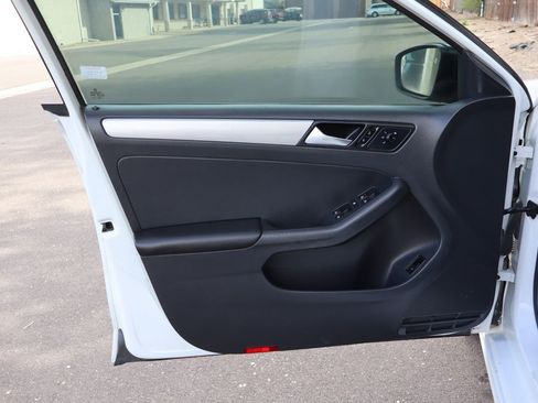 Used 2015 Volkswagen Jetta SE image 23