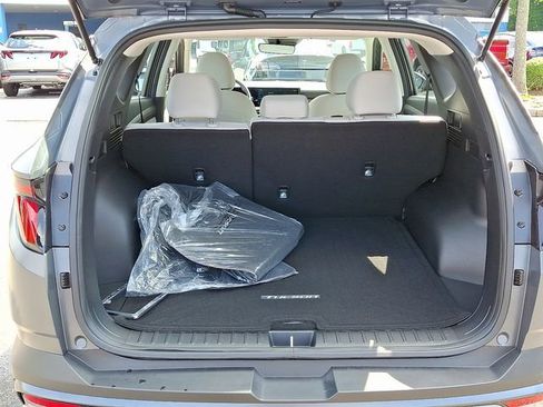Used 2025 Hyundai Tucson SE image 33