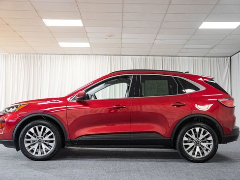 Certified 2022 Ford Escape Titanium AWD/4WD image 5