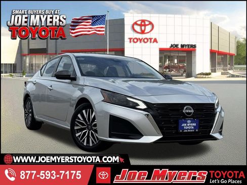 Used 2024 Nissan Altima 2.5 SV FWD image 1