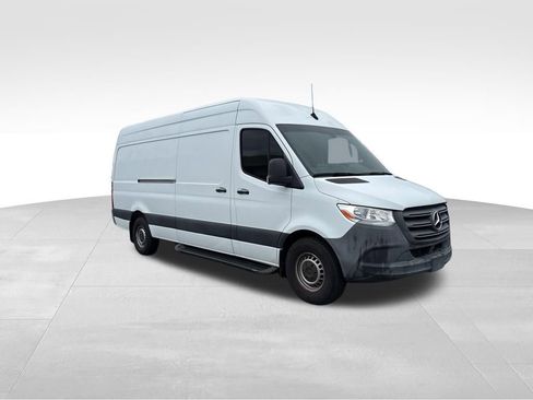 Used 2021 Mercedes-Benz Sprinter 2500 image 3