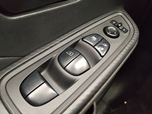 Used 2020 Nissan Versa S FWD image 27
