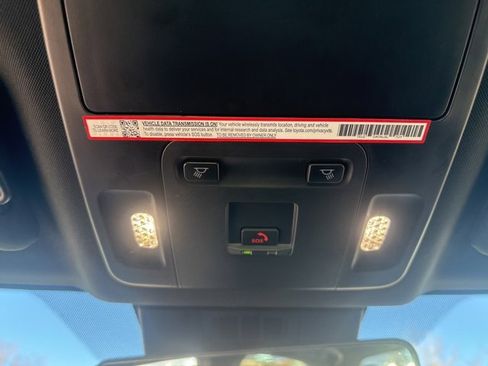 Used 2025 Toyota Camry SE image 34