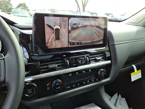 New 2026 Nissan Pathfinder Platinum image 10