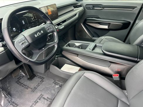 Certified 2024 Kia EV9 Light Long Range RWD image 9