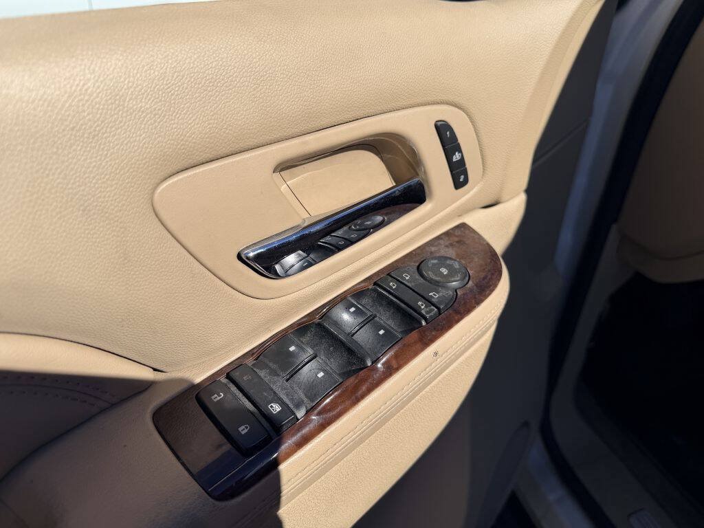 Used 2014 Cadillac Escalade Luxury RWD image 11