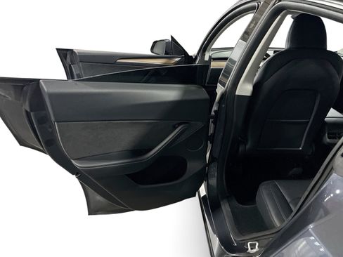 Certified 2023 Tesla Model Y Long Range AWD/4WD image 10