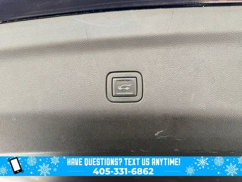 Used 2023 Chevrolet Suburban Premier image 32