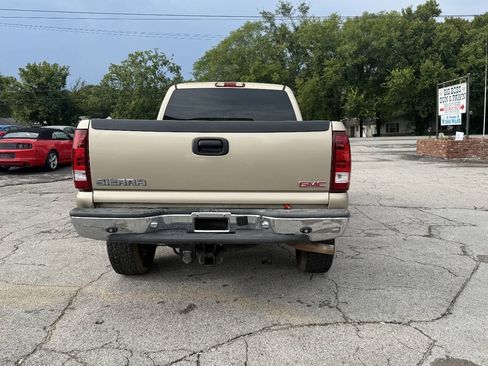 Used 2004 GMC Sierra 1500 SLT w/ Light Duty Power Package AWD/4WD image 4