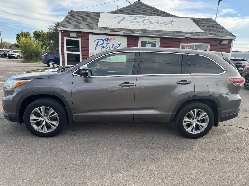 Used 2015 Toyota Highlander Plus AWD/4WD image 2