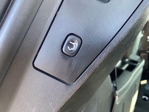 Used 2019 Dodge Grand Caravan SXT image 38