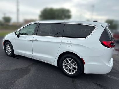Used 2024 Chrysler Pacifica Touring-L