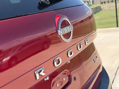 Used 2023 Nissan Rogue SV w/ SV Premium B Package FWD image 12