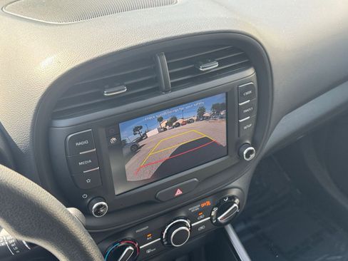 Used 2025 Kia Soul LX w/ LX Technology Package image 22