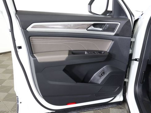 Used 2022 Volkswagen Atlas Cross Sport SE FWD image 23