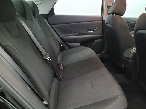 Used 2023 Hyundai Elantra SE image 19