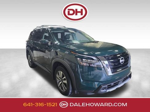 Used 2025 Nissan Pathfinder SL image 1