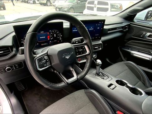 Used 2025 Ford Mustang Coupe RWD image 13