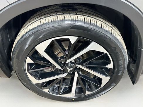 Used 2023 Mitsubishi Outlander SE image 32