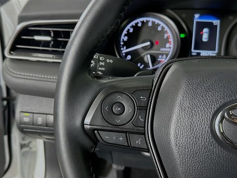 Used 2024 Toyota Camry SE image 16