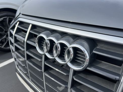 Used 2021 Audi Q5 Premium w/ Convenience Package image 32