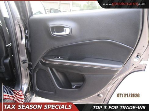 Used 2017 Jeep Compass Latitude w/ Popular Equipment Group AWD/4WD image 20