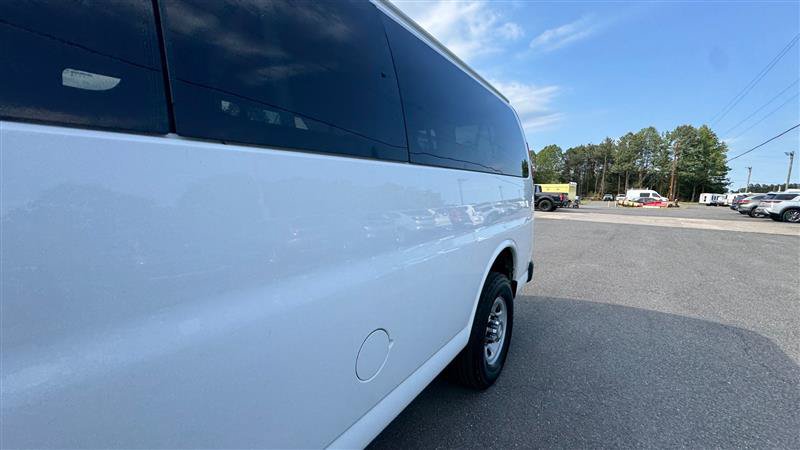 Used 2017 Chevrolet Express 3500 LS RWD image 18