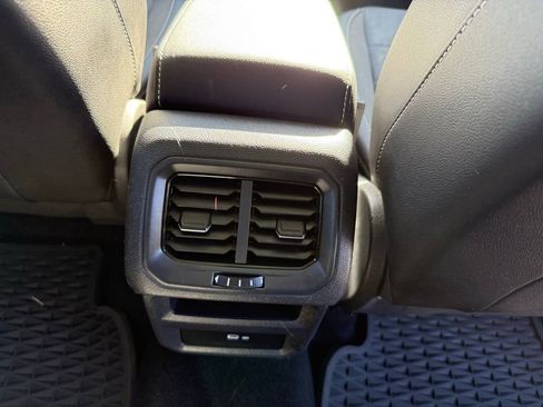 Used 2022 Volkswagen Taos SE image 18