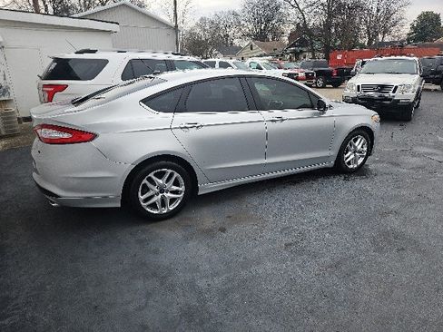 Used 2013 Ford Fusion SE image 2