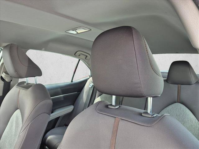 Used 2019 Toyota Camry LE FWD image 5