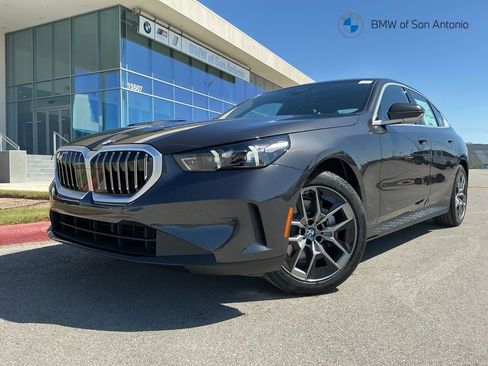 New 2026 BMW 530i w/ Premium Package RWD image 1