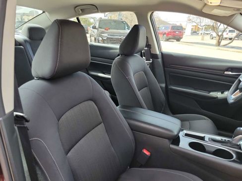 Used 2024 Nissan Altima 2.5 SV image 10