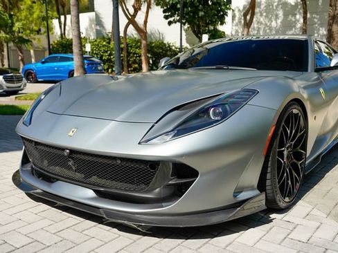 Used 2018 Ferrari 812 Superfast RWD image 39