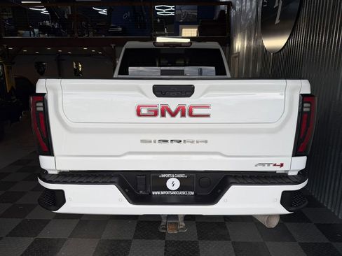 Used 2024 GMC Sierra 2500 AT4 w/ AT4 Premium Plus Package AWD/4WD image 5