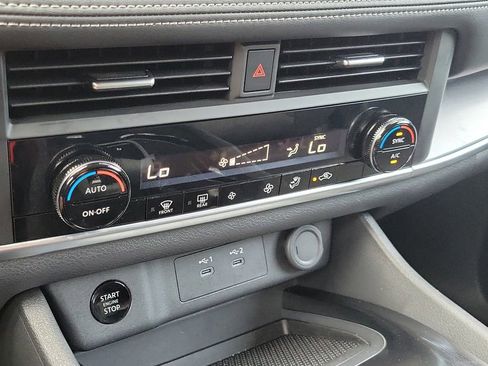 Certified 2025 Nissan Rogue SV image 36