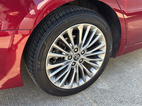 Used 2019 Toyota Avalon Limited image 6