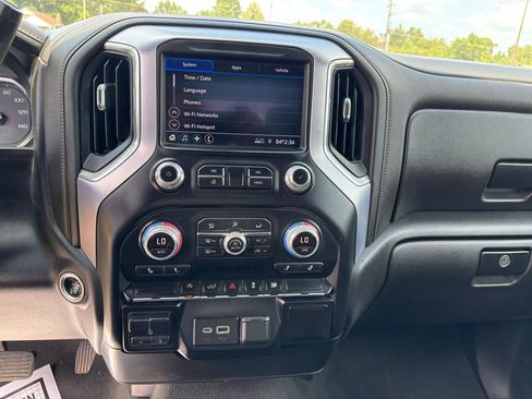 Used 2019 GMC Sierra 1500 SLE w/ SLE Value Package AWD/4WD image 16